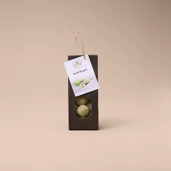 Kugel gefüllt mit Apfelcreme und Apfelganache, fruchtiges Praliné