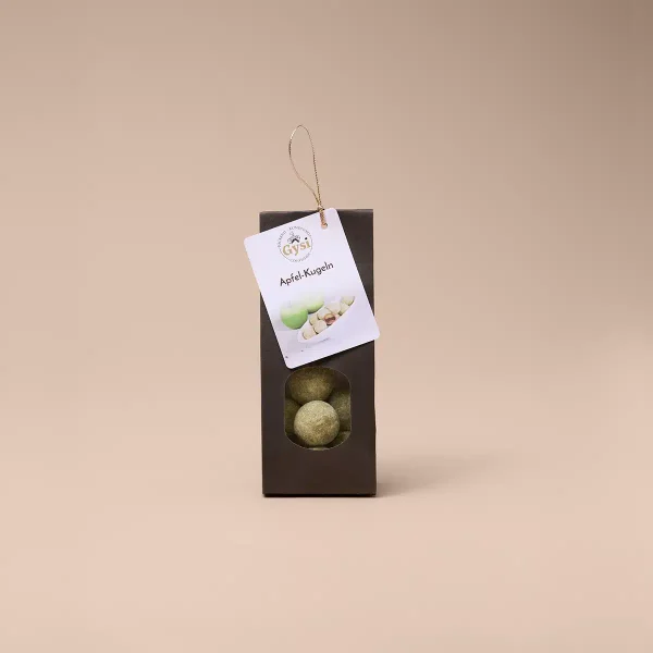 Kugel gefüllt mit Apfelcreme und Apfelganache, fruchtiges Praliné